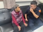 8旬婦深夜出門走2小時只為想看金孫一面  警暖心關懷助她返家