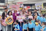 中小學生才藝社團展演，王縣長（二排右3）提醒大家，提高警覺，落實「一聽、二掛、三查」步驟。（照片分局提供）