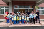福興國小23名2年級學童，前往學區的同安派出所校外教學。（照片警方提供）