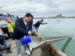 新竹市府攜手漁會與民間力量  共促永續漁業   9萬尾魚苗放流成功