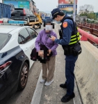 婦人傳統市場買菜釀迷途   愛心手環建功助返家