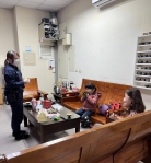 6歲幼童淚眼汪汪聯繫不到母親接送清水女警幫忙找媽媽