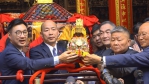 立法院長韓國瑜受邀供請大甲媽祖上鑾轎