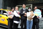 響應國際寵物日！中市交通局推廣毛孩友善計程車共乘搭小黃不加價