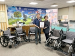 鄉遊子返鄉造福鄉里 台北市申倫社福基金會捐贈特製型輪椅乙批