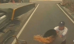 （影音）／斗南清潔隊員遭潑臭餿水毆打　垃圾分類引爆糾紛鎮長親赴慰問