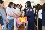 新竹縣女警長祝女同仁佳節愉快   義交大隊長加碼送蛋糕