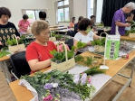 一年一度五月母親節日即將到來    日南綠色照顧站辦插花活動