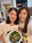 母親節將至    中天主教廣播集體對母親表愛意   主播鄭亦真與母合照像姊妹  被媽抖出兒時超愛哭「一天哭23 小時」