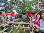 嘉義新港板頭社區搭池畔竹虹橋 協力地球花園行動再現風華