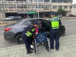 東勢警暖心協助輪椅考生返家　  展現人性化執法精神