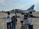 嚮往遨翔天際嗎？新竹縣邀青年參訪空軍   探索職涯邁向脫貧之路