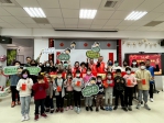 北台中家扶辦理春聯傳愛活動　扶幼委員陪伴弱勢家庭迎新年