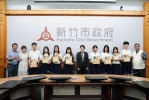 新竹市以你們為榮！18位國中會考全國榜首   高虹安贈每位6000元圖書禮券