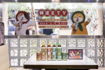 開喜玩AI也玩聯名！「喝開喜 神好運」新包裝登場　詹記變身復古KTV