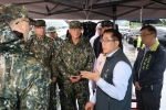 台南市長黃偉哲再赴安南火災災區感謝國軍增援協助居民重整家園