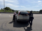 車卡61線與160線交會處！警民合力推車排除危險