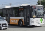 男子公車亮菜刀乘客驚嚇    司機火速將車開往派出所