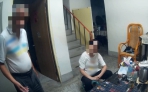 全世界只有警察關心我！7旬翁不勝酒力癱坐路旁   暖警用「這卡」助返家