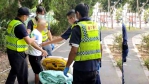 一場跌倒牽起警民情　六寶警耐心勸老翁就醫