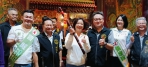 三根甘蔗祝節節高升　民進黨台中市議會黨團總召周永鴻接力送心意，何欣純、沈伯洋都有份